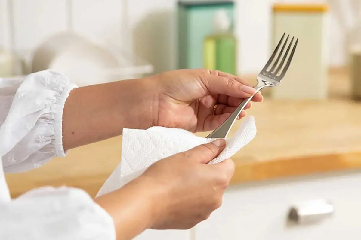 ترفندهای ساده شستشو و نگهداری سرویس قاشق چنگال 3 ترفندهای ساده شستشو و نگهداری سرویس قاشق چنگال